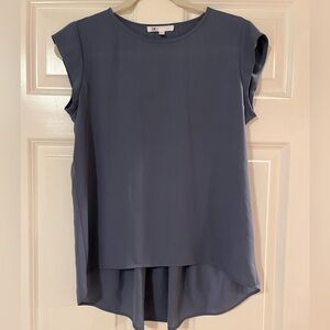 DR2 sz XS smoky blue cap sleeve blouse with beautiful pin tuck detail back